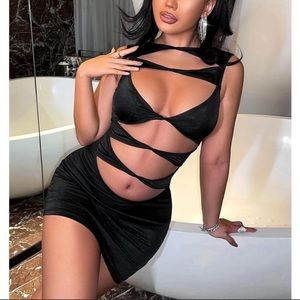 *Scarlett Cut Out Twist Bodycon Mini Dress